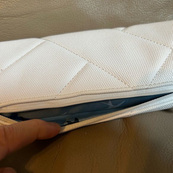 Lug Choo Choo XL Pill Organizer Matte Luxe White EUC - Picture 7 of 13